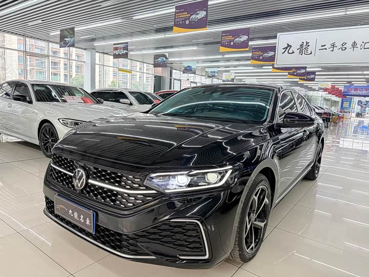 Фото 1 - Volkswagen Passat