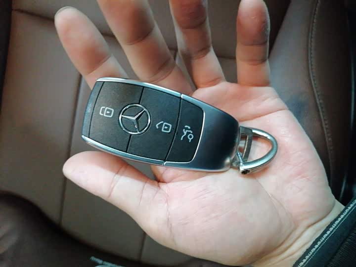 Фото 9 - Mercedes-Benz GLB-Class