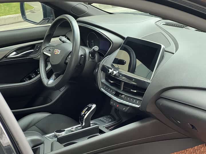 Фото 9 - Cadillac CT5