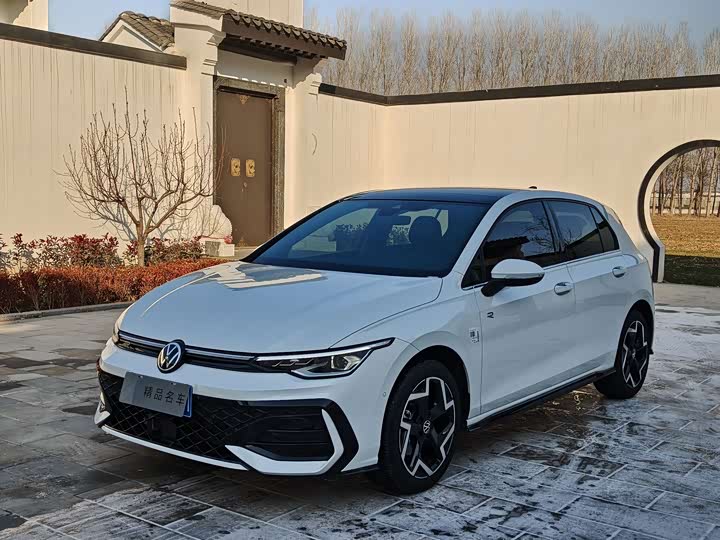 Фото 1 - Volkswagen Golf