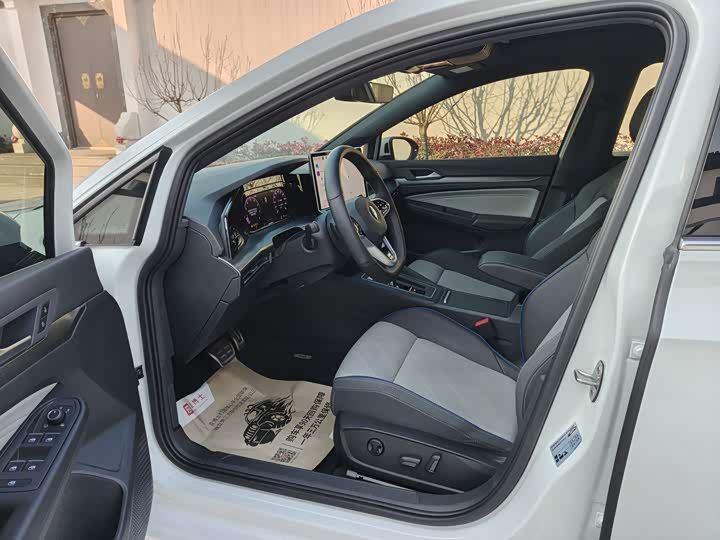 Фото 8 - Volkswagen Golf