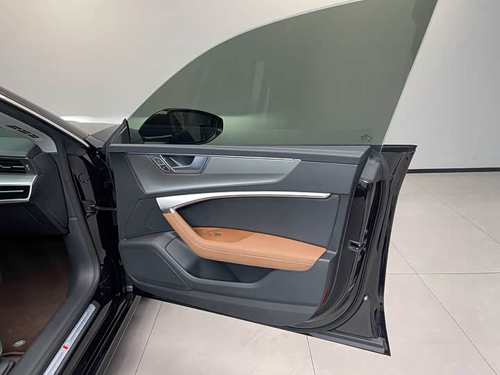 Фото 5 - Audi A7L