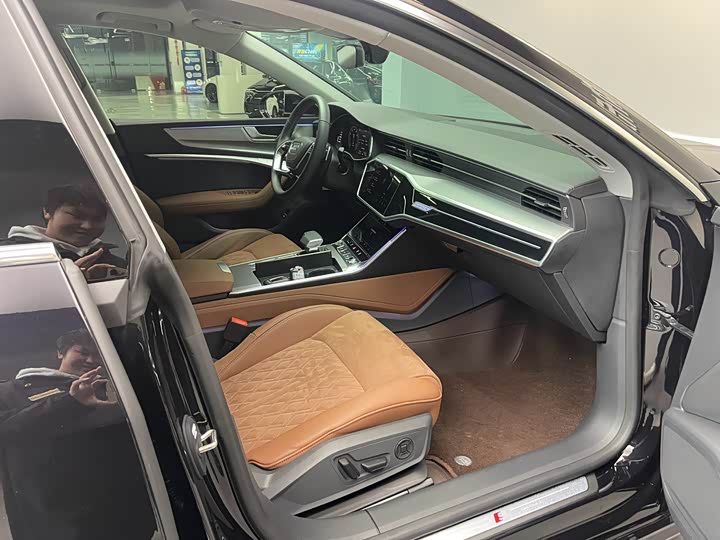 Фото 7 - Audi A7L