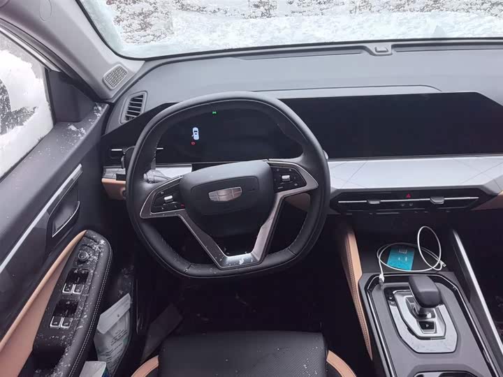 Фото 3 - Geely Okavango Pro