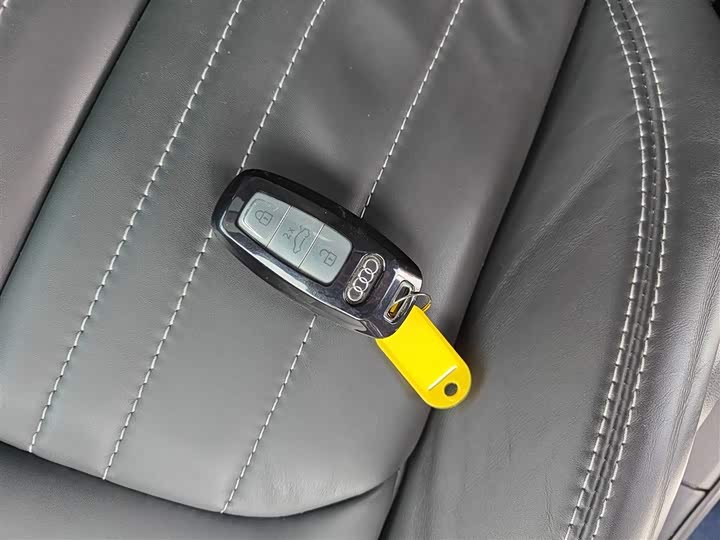 Фото 9 - Audi A6L