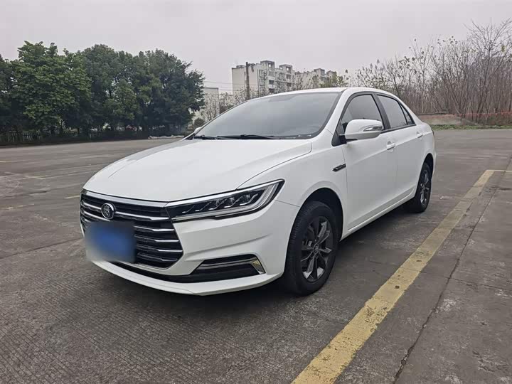 Фото 2 - BYD Qin