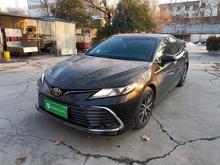 Фото 1 - Toyota Camry
