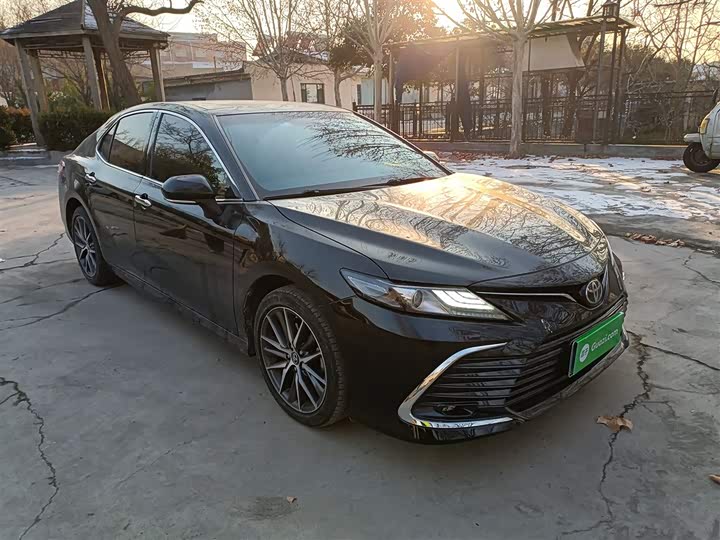 Фото 4 - Toyota Camry