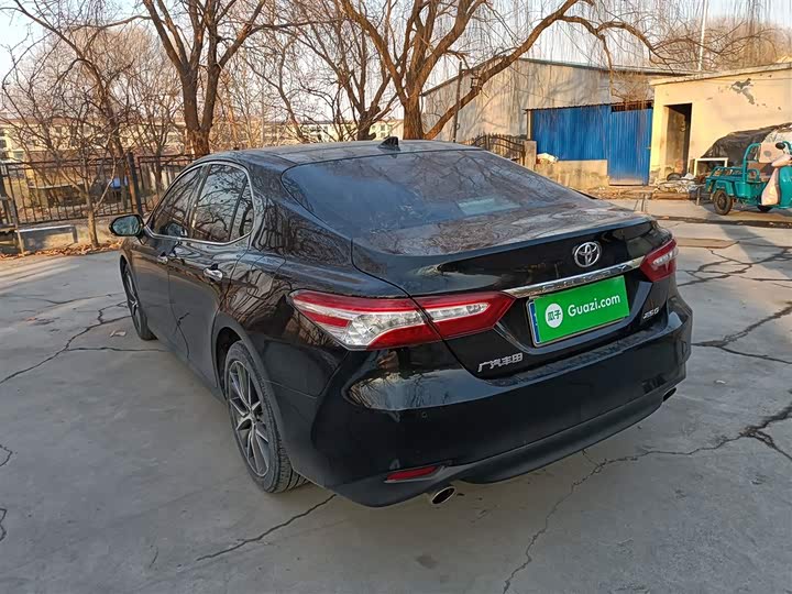 Фото 5 - Toyota Camry