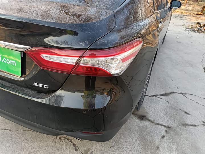 Фото 8 - Toyota Camry