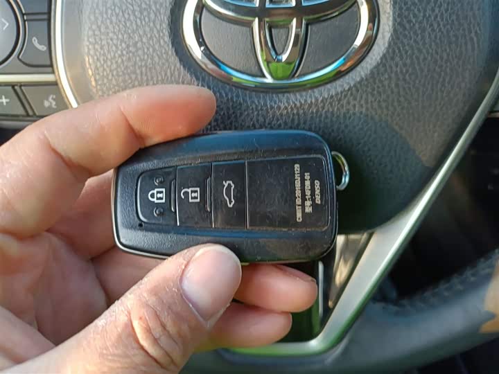 Фото 9 - Toyota Camry