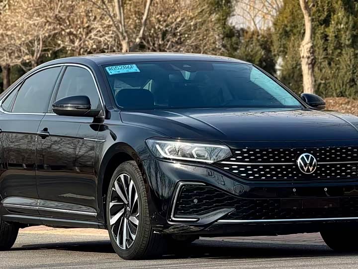 Фото 1 - Volkswagen Passat