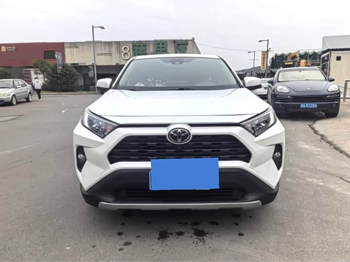 Фото 1 - Toyota RAV4