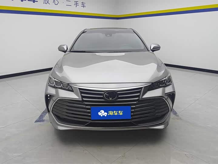 Photo 2 - Toyota Avalon