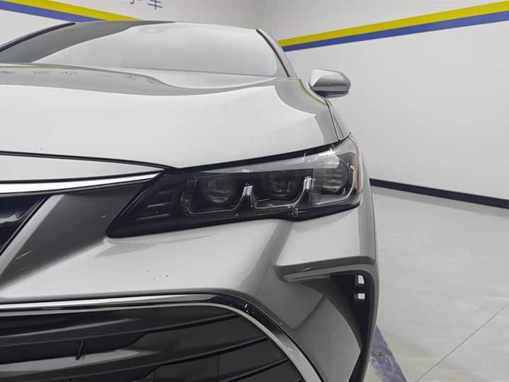 Photo 5 - Toyota Avalon