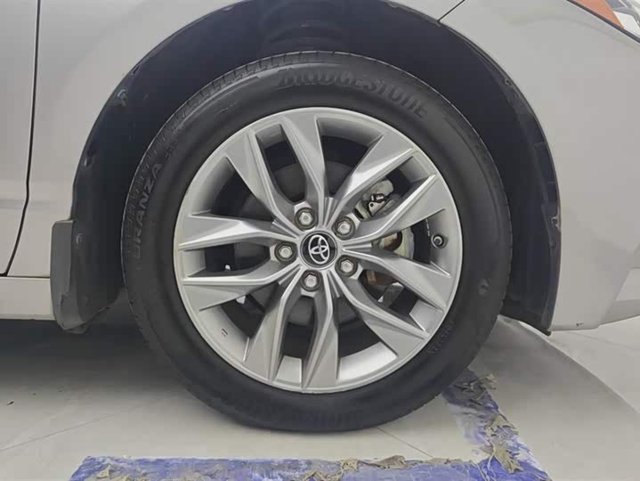 Photo 6 - Toyota Avalon