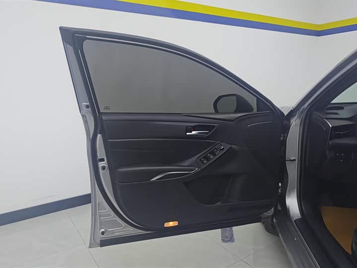 Photo 7 - Toyota Avalon