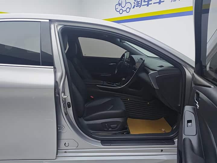 Photo 8 - Toyota Avalon