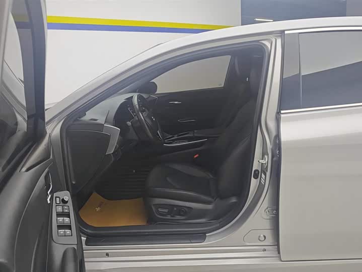 Photo 9 - Toyota Avalon