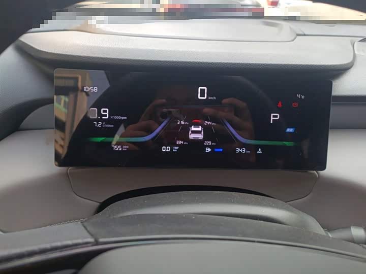 Фото 4 - Geely Atlas L