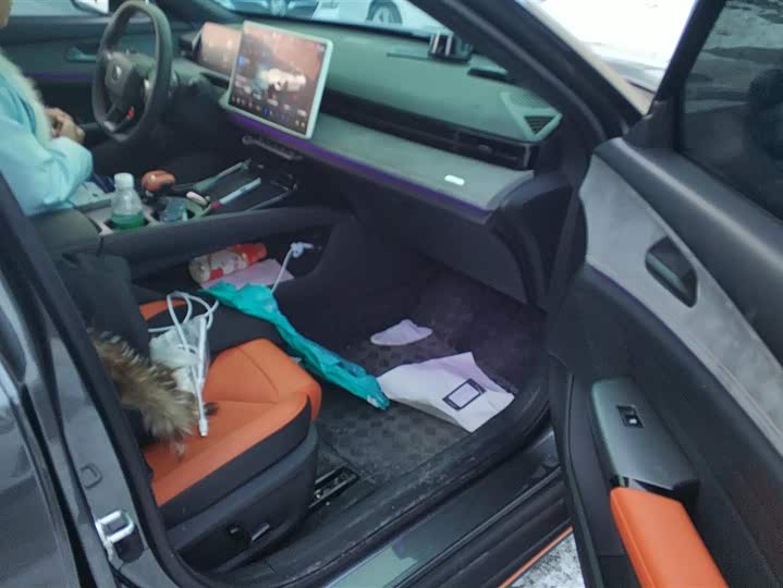 Фото 8 - Changan UNI-V