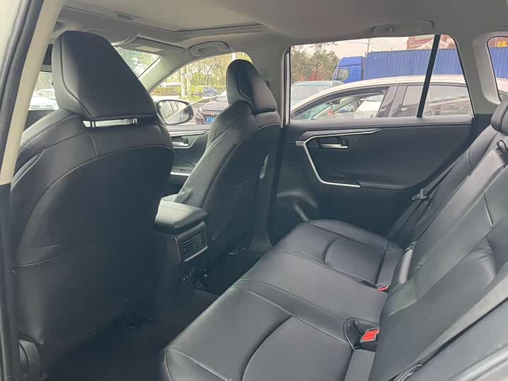 Фото 9 - Toyota Wildlander