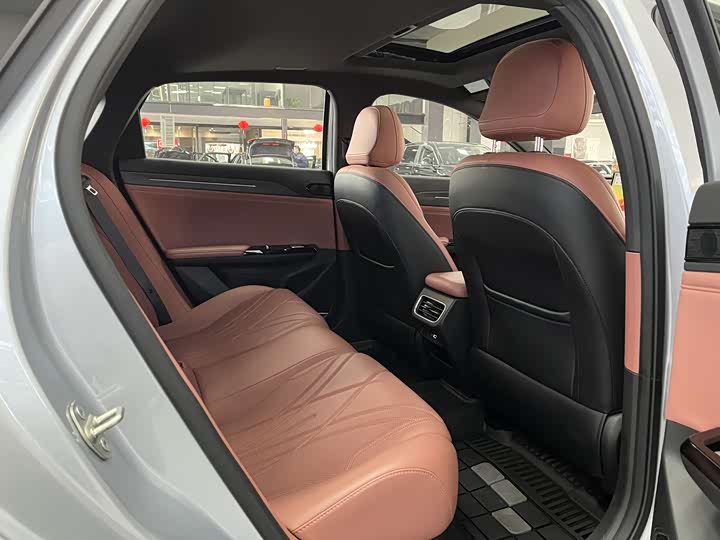 Фото 8 - Geely Galaxy L6