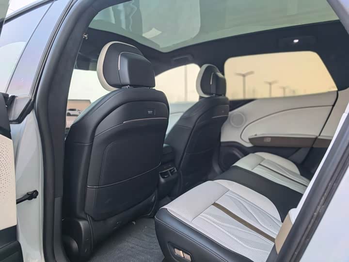 Фото 6 - Zeekr 007 GT