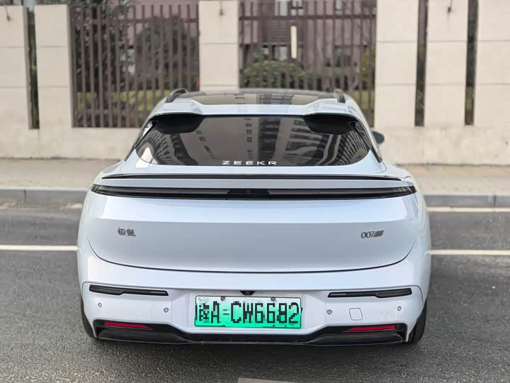 Фото 8 - Zeekr 007 GT