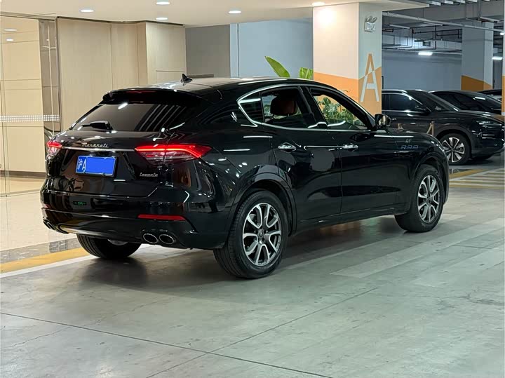 Фото 3 - Maserati Levante