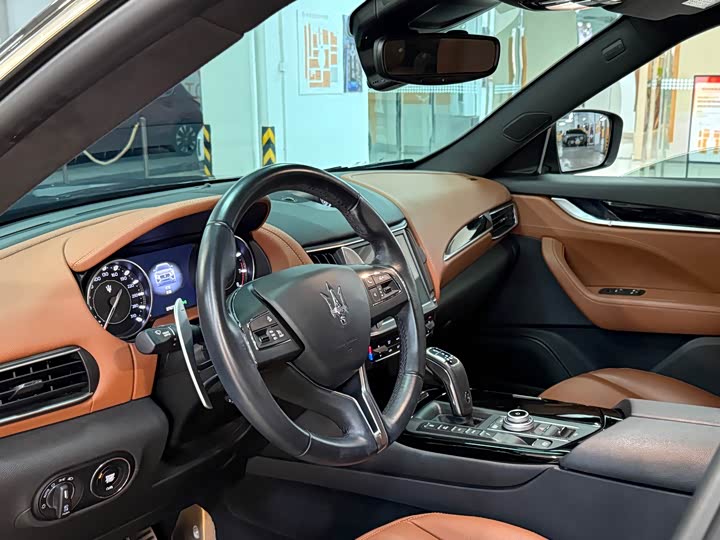 Фото 6 - Maserati Levante