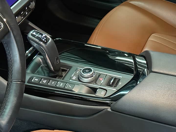 Фото 7 - Maserati Levante