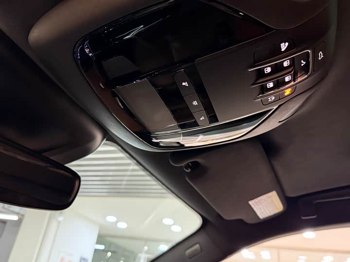 Фото 8 - Maserati Levante