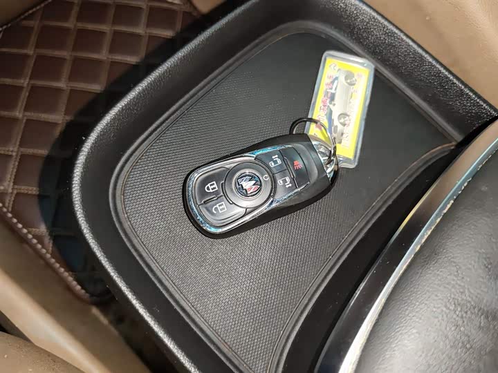 Фото 9 - Buick GL8 ES