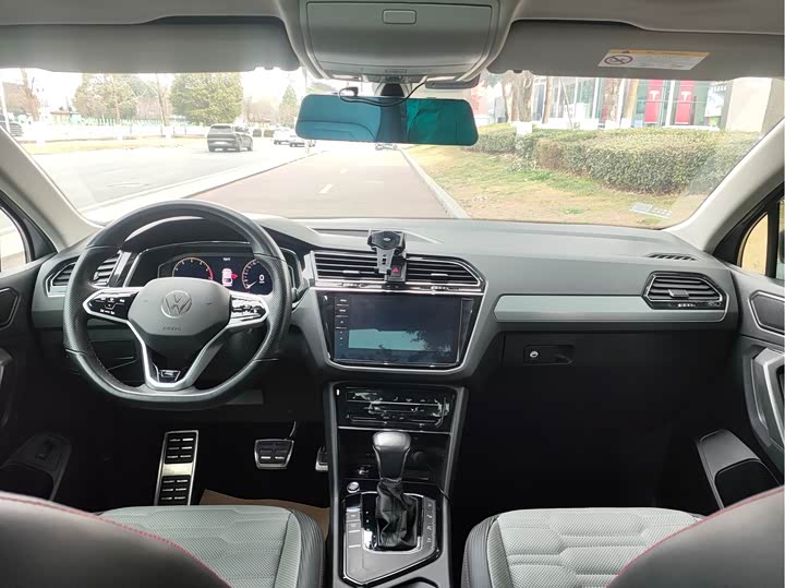 Фото 9 - Volkswagen Tiguan X