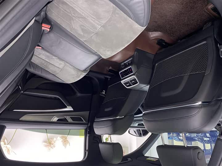 Фото 7 - Audi A6L