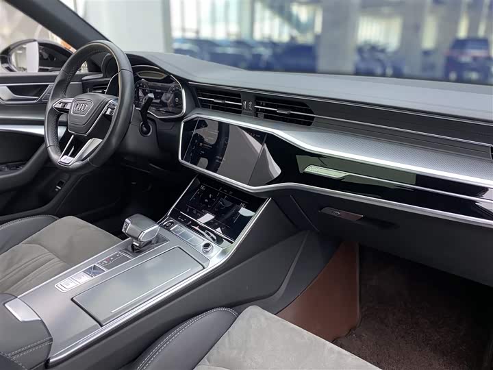 Фото 9 - Audi A6L