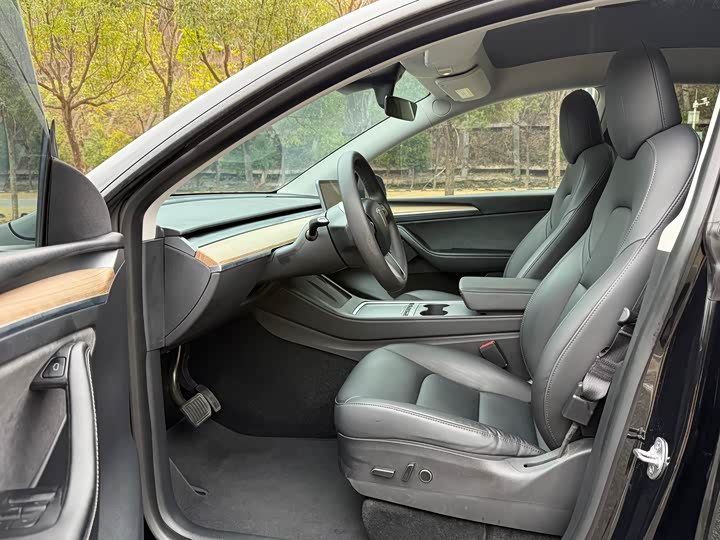 Фото 4 - Tesla Model Y