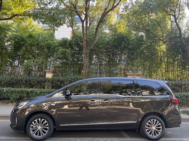 Фото 3 - Buick GL8 ES