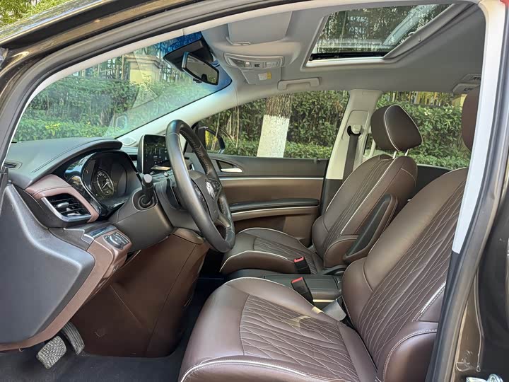 Фото 7 - Buick GL8 ES