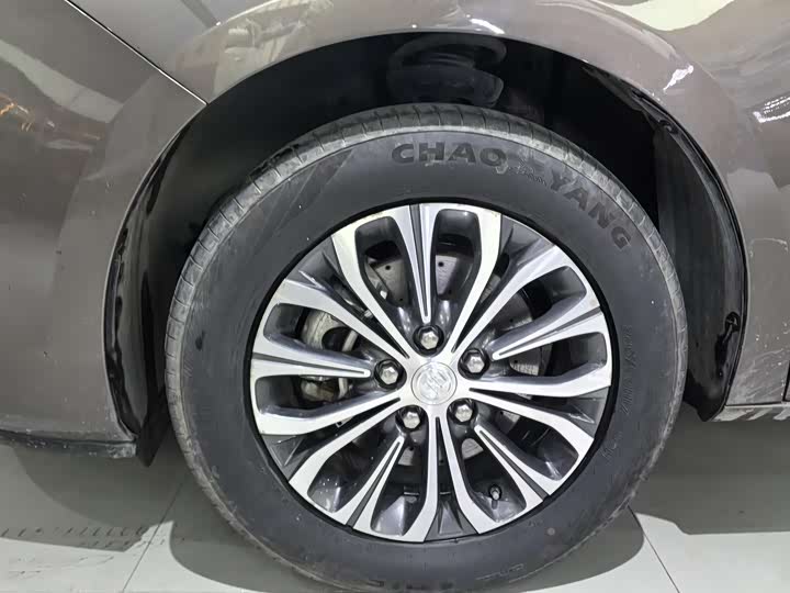 Фото 3 - Buick GL8 ES