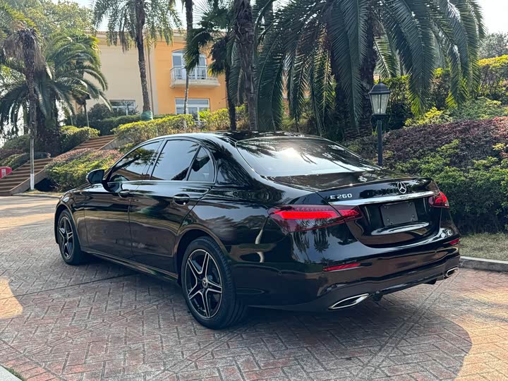 Фото 5 - Mercedes-Benz E-Class