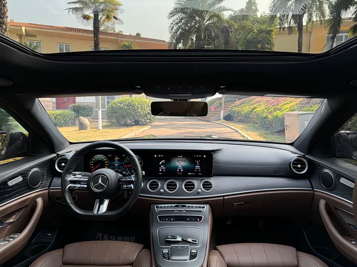 Фото 7 - Mercedes-Benz E-Class