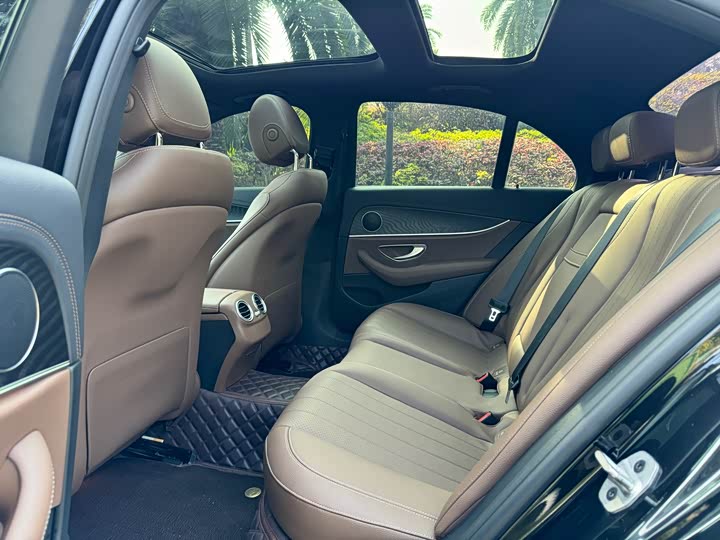 Фото 8 - Mercedes-Benz E-Class