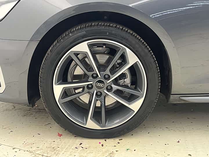 Фото 6 - Audi A4L