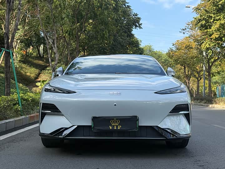 Photo 2 - Geely Galaxy E8