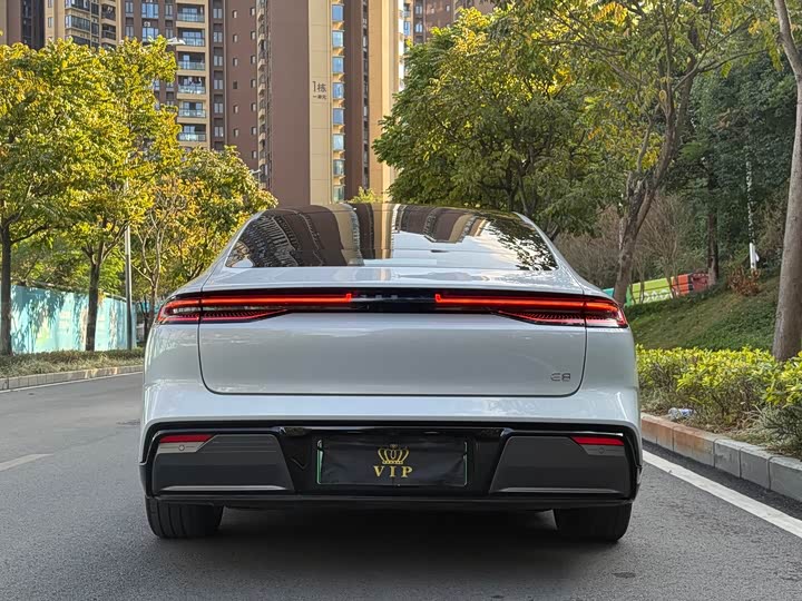 Photo 4 - Geely Galaxy E8