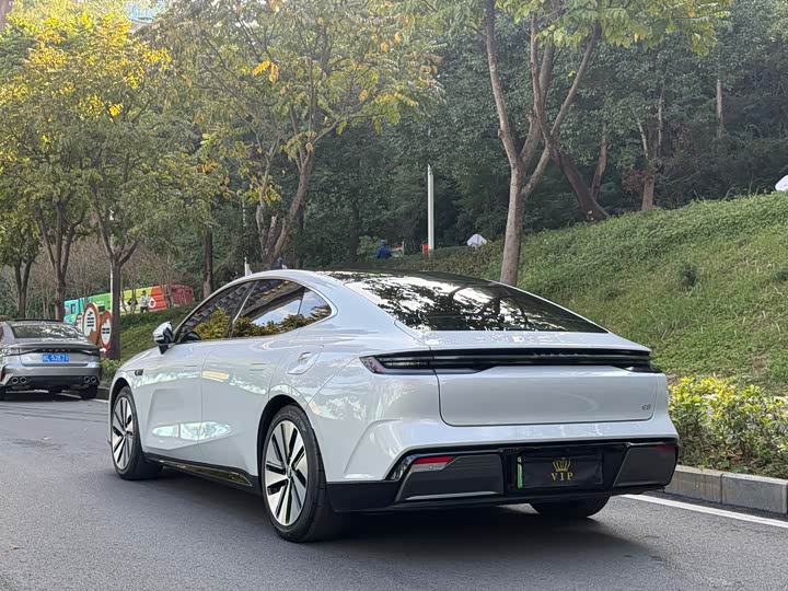 Photo 5 - Geely Galaxy E8