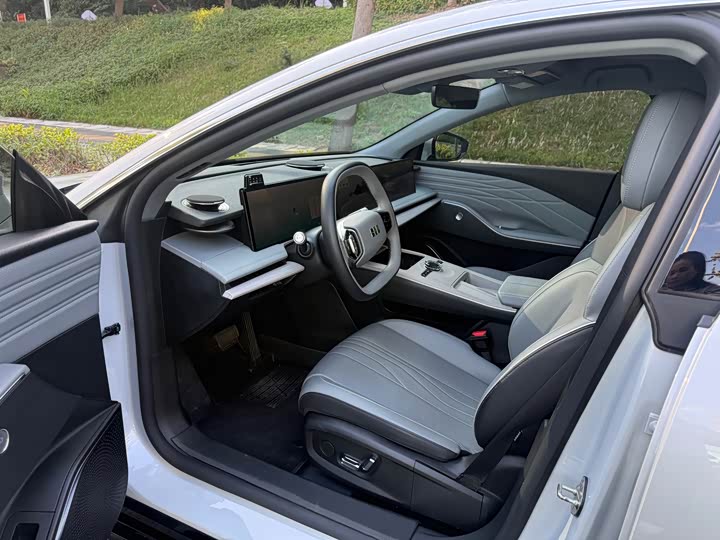 Photo 7 - Geely Galaxy E8