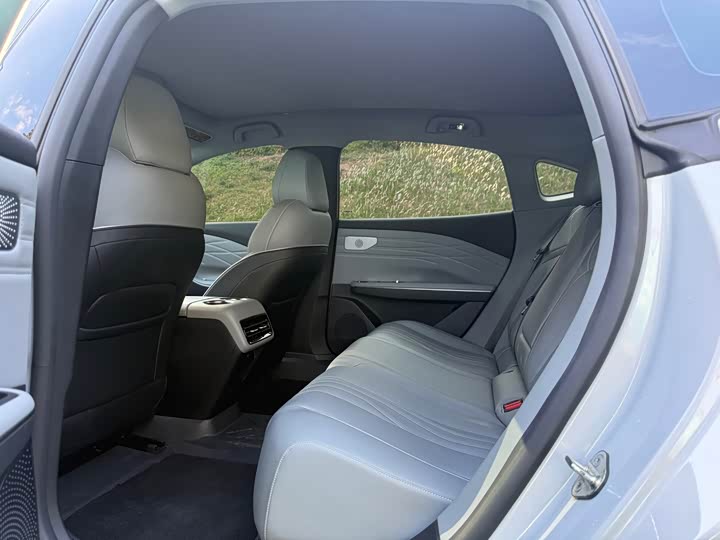 Photo 8 - Geely Galaxy E8